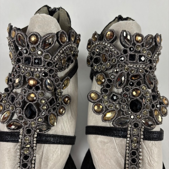 Muk Luks black Jewels Embellished Sandals Size 6, Faux Leather/Suede Back Zip - Picture 2 of 7